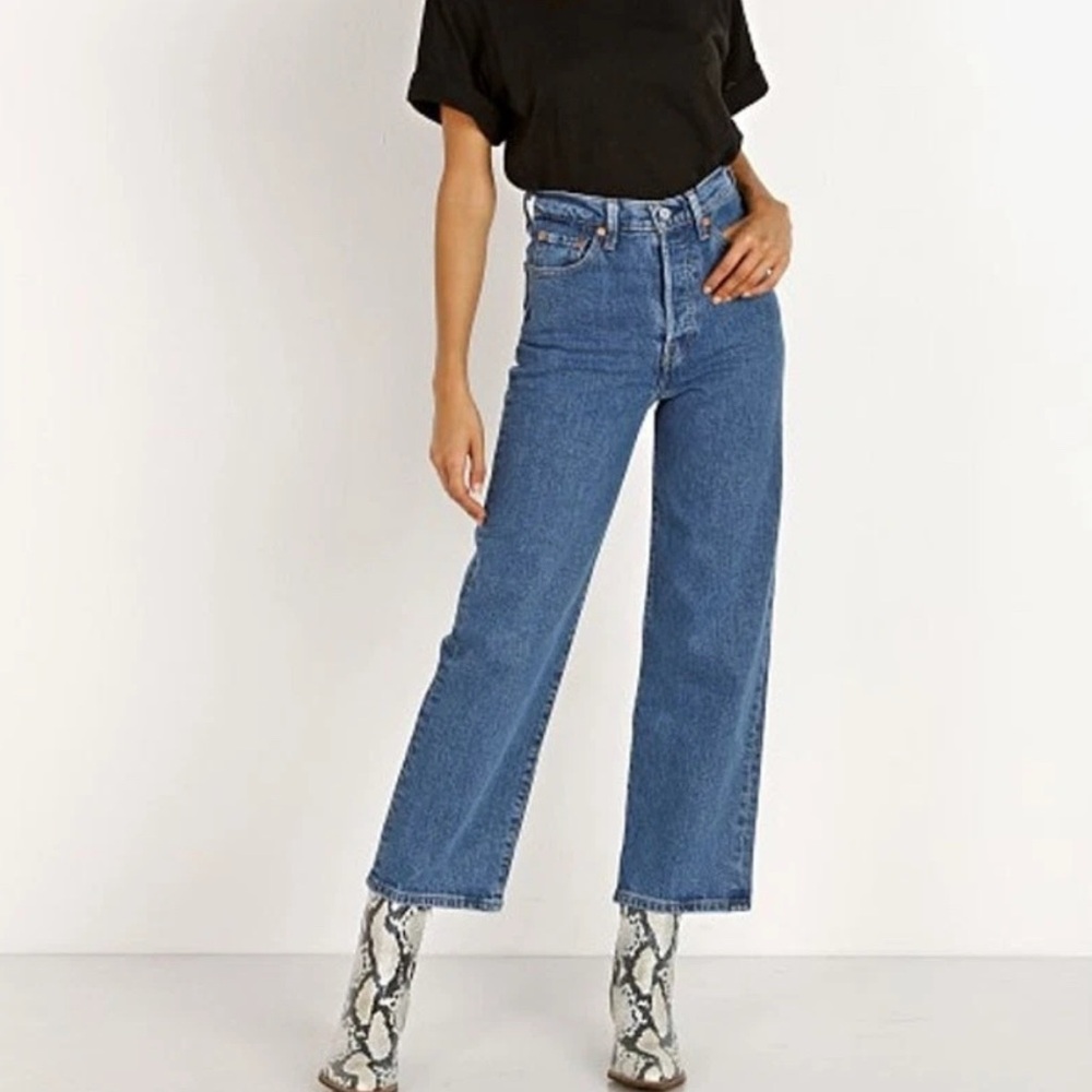 LEVI'S Ribcage Straight Ankle Jeans‎ 25 Button Fly High Rise Denim